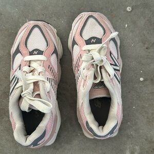 Pink and gray 9060 New Balance Little Kids